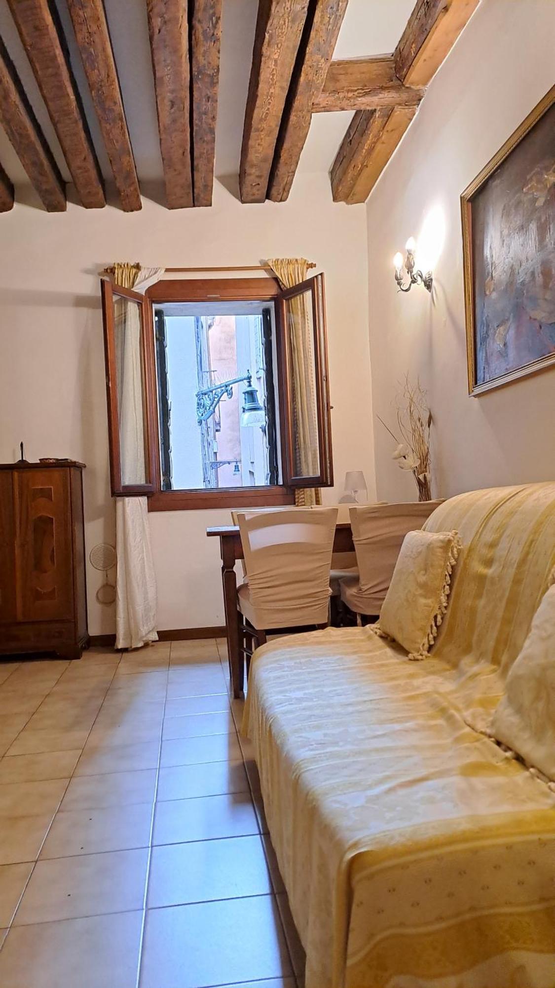 Rialto Laura Apartamento *